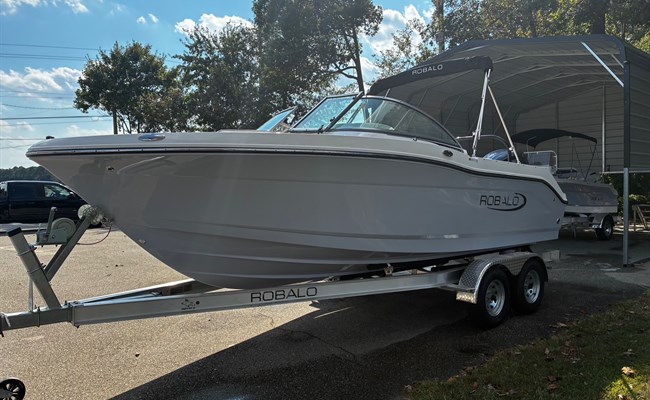 2026 Robalo R207 Alloy Gray 